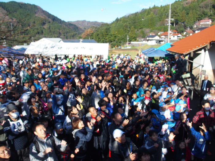 2014年餅まきの模様